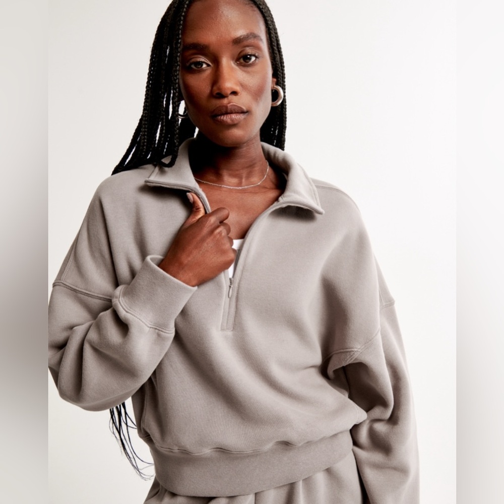 Abercrombie & Fitch Essential Half Zip Sweatshirt
